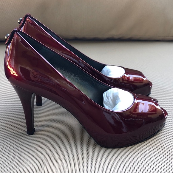 Stuart Weitzman Red Sierra Peep-Toe Pump - Picture 3 of 8